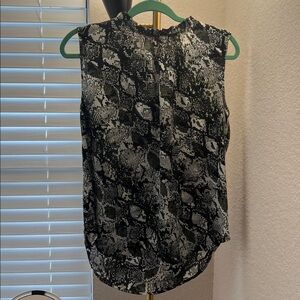 NINE WEST - Snake Print Sleeveless Blouse